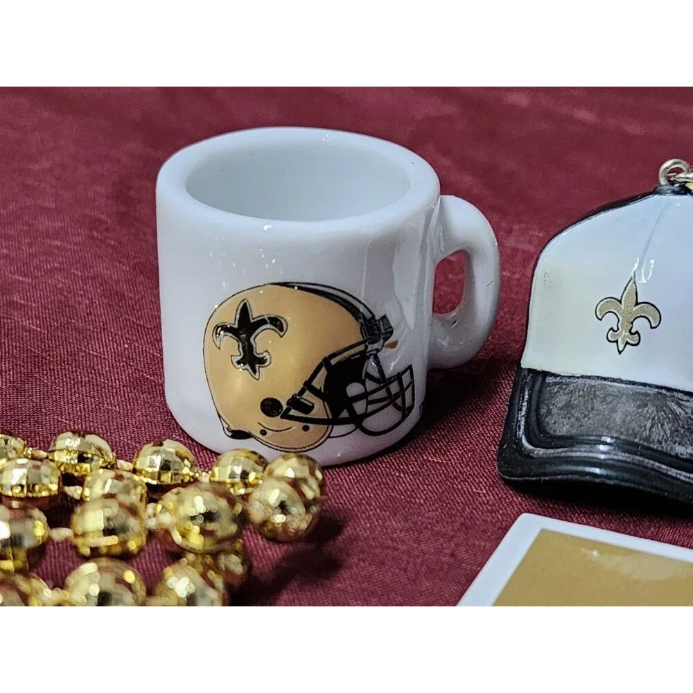 New Orleans Saints Lot Of 16, Stickers, Mini Helmets, Necklaces And Keychain